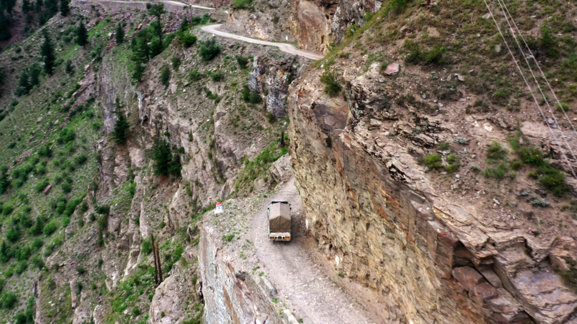 « Les Routes de l’impossible » : braver tous les dangers pour arriver à destination